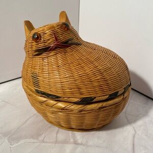 VTG Cat Shaped Woven Wicker Basket Straw Rattan Lidded Trinket Box Boho 6” X 6”